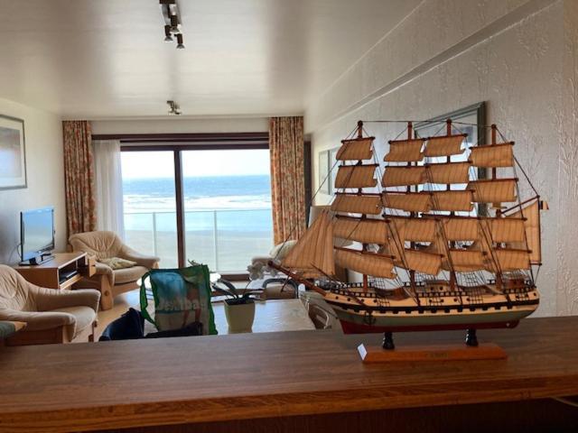 Seagull, Ruim En Volledig Vernieuwd Appartement Met Zeezicht In Westende 米德尔克尔克 外观 照片