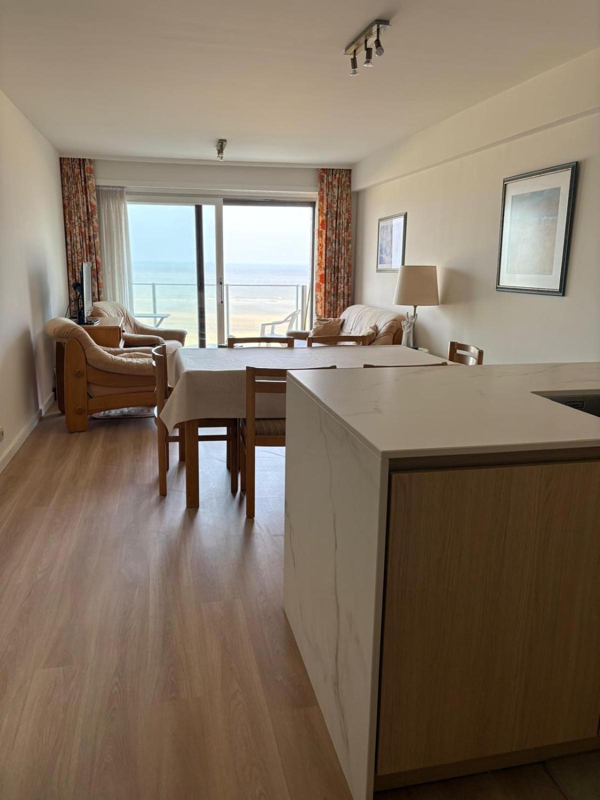 Seagull, Ruim En Volledig Vernieuwd Appartement Met Zeezicht In Westende 米德尔克尔克 外观 照片
