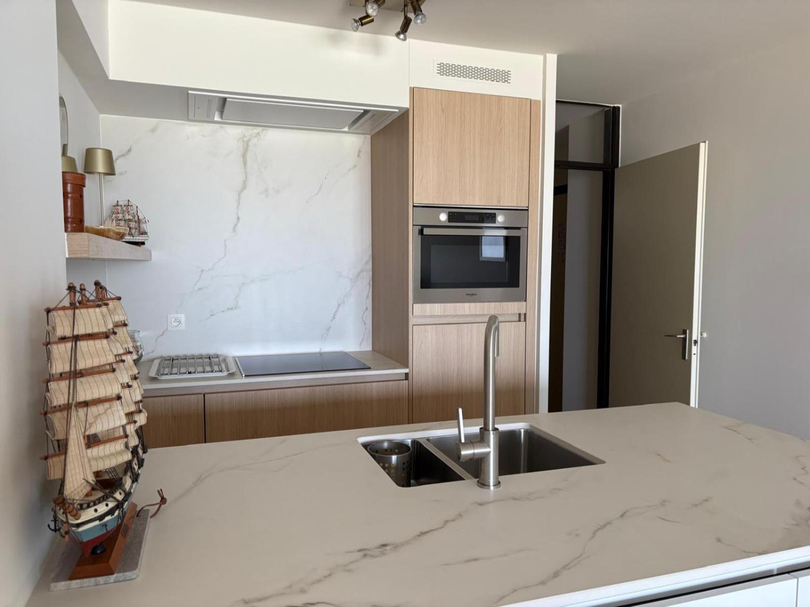 Seagull, Ruim En Volledig Vernieuwd Appartement Met Zeezicht In Westende 米德尔克尔克 外观 照片